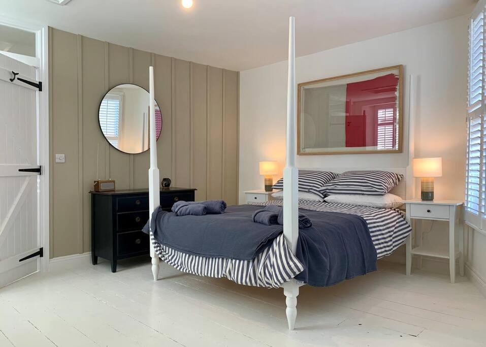 Luxurious Cottage In The Heart Of 法尔茅斯 外观 照片